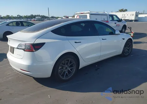 2022 Tesla Model 3 Long Range Dual Motor All-Wheel Drive z USA, uszkodzony, nr VIN 5YJ3E1EB3NF246922